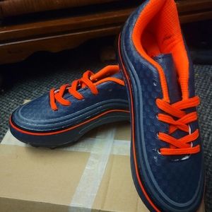 Unisex size 1, boys or girls soccer cleats.. New